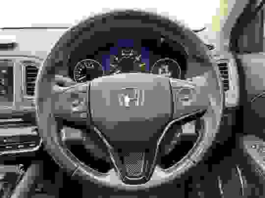 Honda HR-V Photo at-fd2597ba66594dca916eb30e6bbda48d.jpg