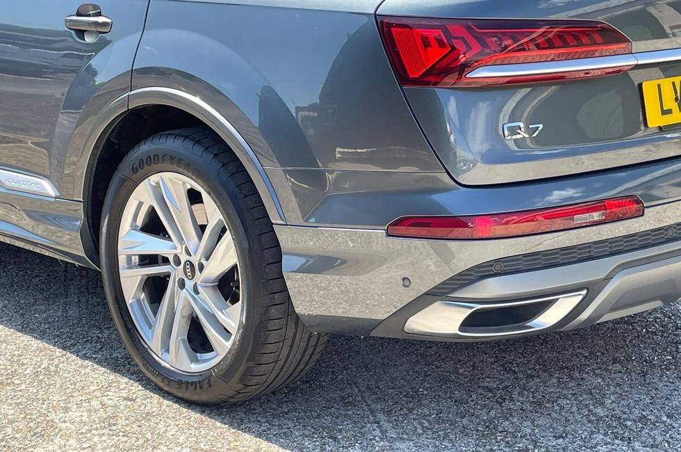 Audi Q7 Photo at-fd45fe795d624825b4ddc30d3c47123b.jpg