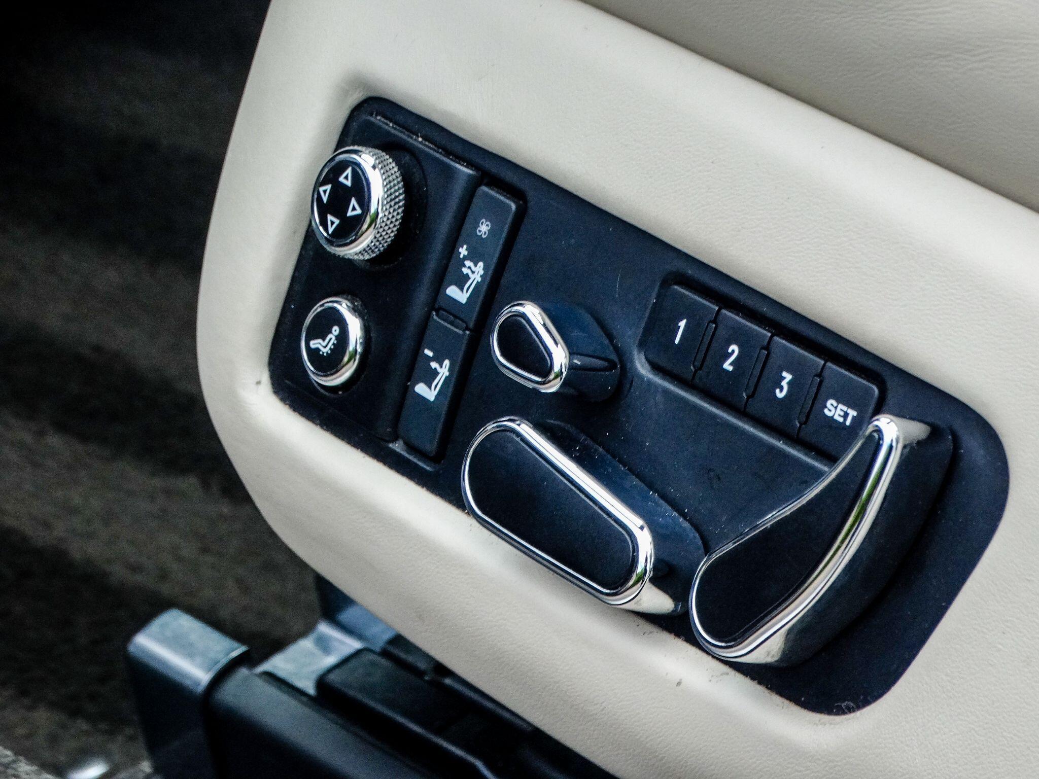 Bentley Continental 6.0 FlexFuel GTC Convertible 2dr Bi Fuel Auto 6Spd 4WD Euro 5 (575 ps) — photo 22