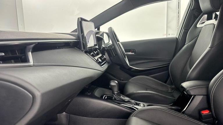 Used Toyota Corolla FL25HYK 18