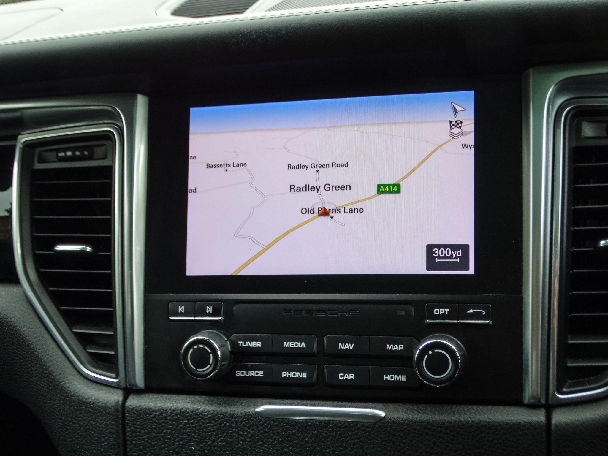 Porsche Macan 3.0 TD V6 S SUV 5dr Diesel PDK 4WD Euro 6 (s/s) (258 ps) — photo 21