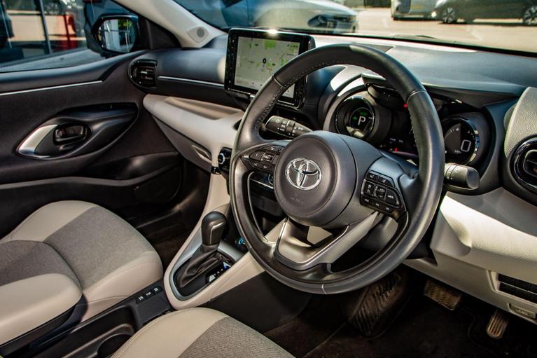 Used Toyota Yaris WU23OOF 12