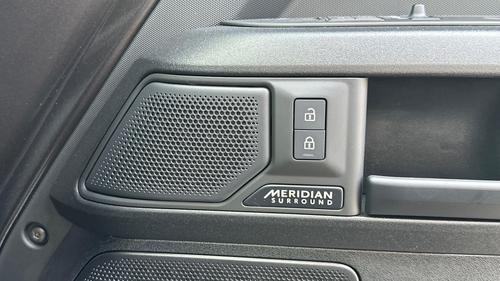 Land Rover Defender Photo at-fec255567fad4b579567b534f58c3c5c.jpg