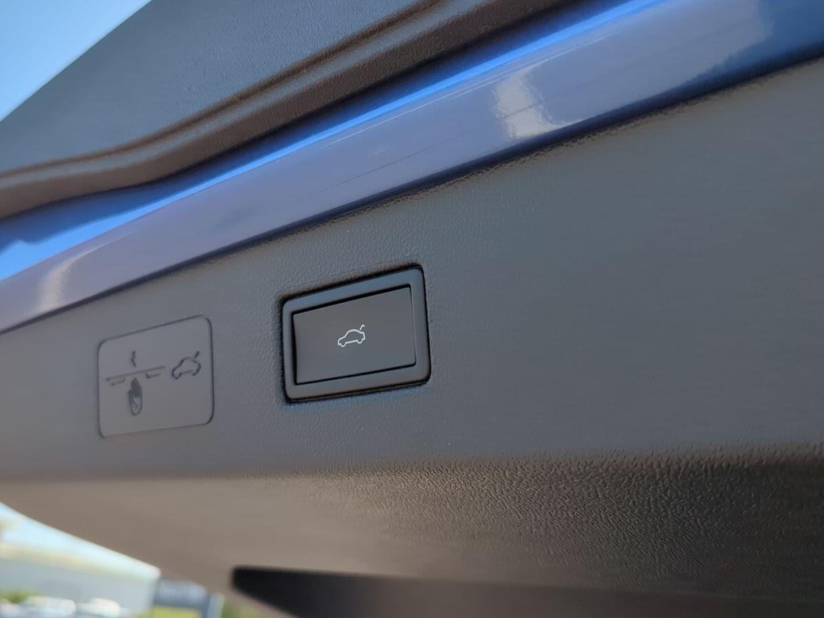 Volkswagen T-Roc Photo at-fed8759af52d4bc98f1e84c4d49ff03d.jpg