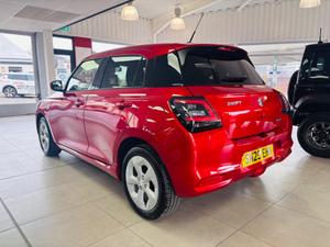 Suzuki Swift Photo 2