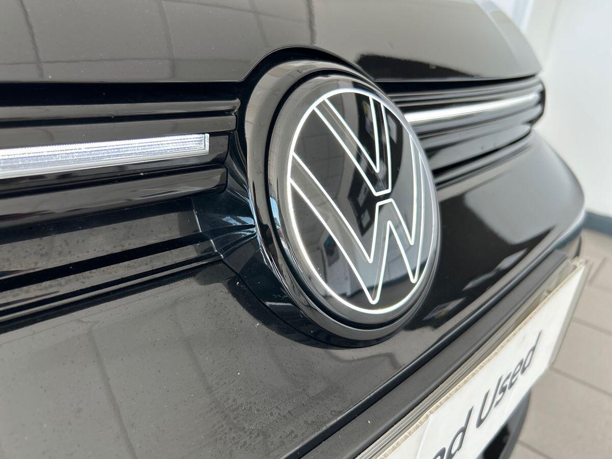 Volkswagen Golf Photo at-ff0da4221b654676b8ea2c0d230fa95e.jpg