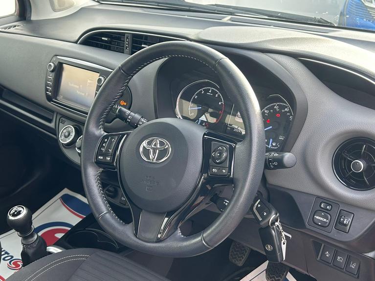 Used Toyota Yaris YL67BXX 26