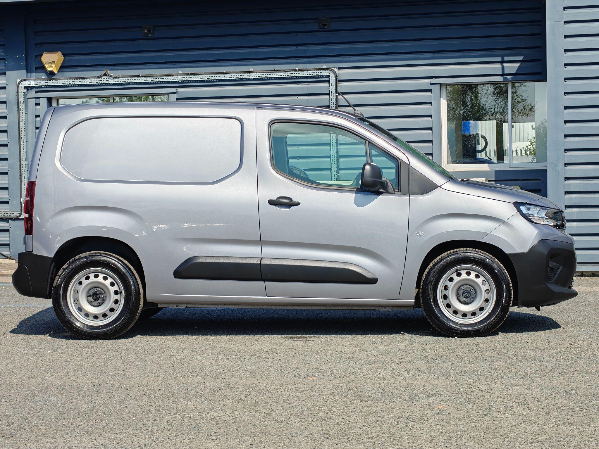 2024 Peugeot Partner thumbnail 8