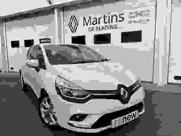 Used 2017 Renault Clio 1.5 dCi Dynamique Nav EDC Euro 6 (s/s) 5dr White at Martins Group