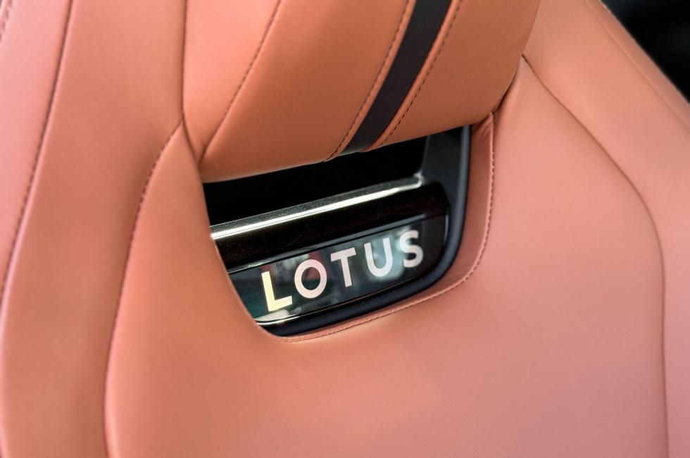 LOTUS Emira Photo at-ff963434e55c4c21a3166ec1b5d06e7b.jpg