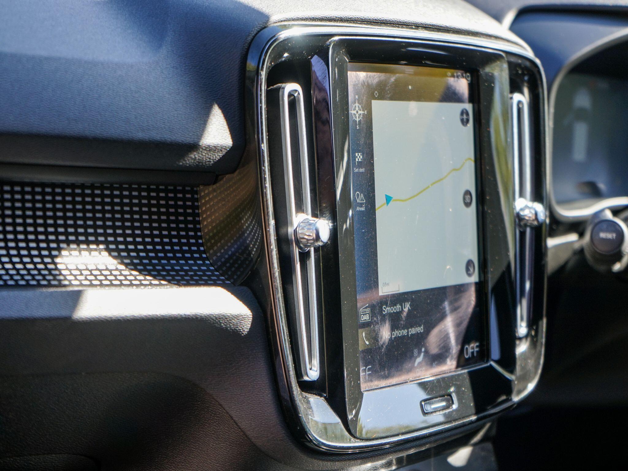 Volvo XC40 1.5 T3 R-Design Euro 6 (s/s) 5dr — photo 16