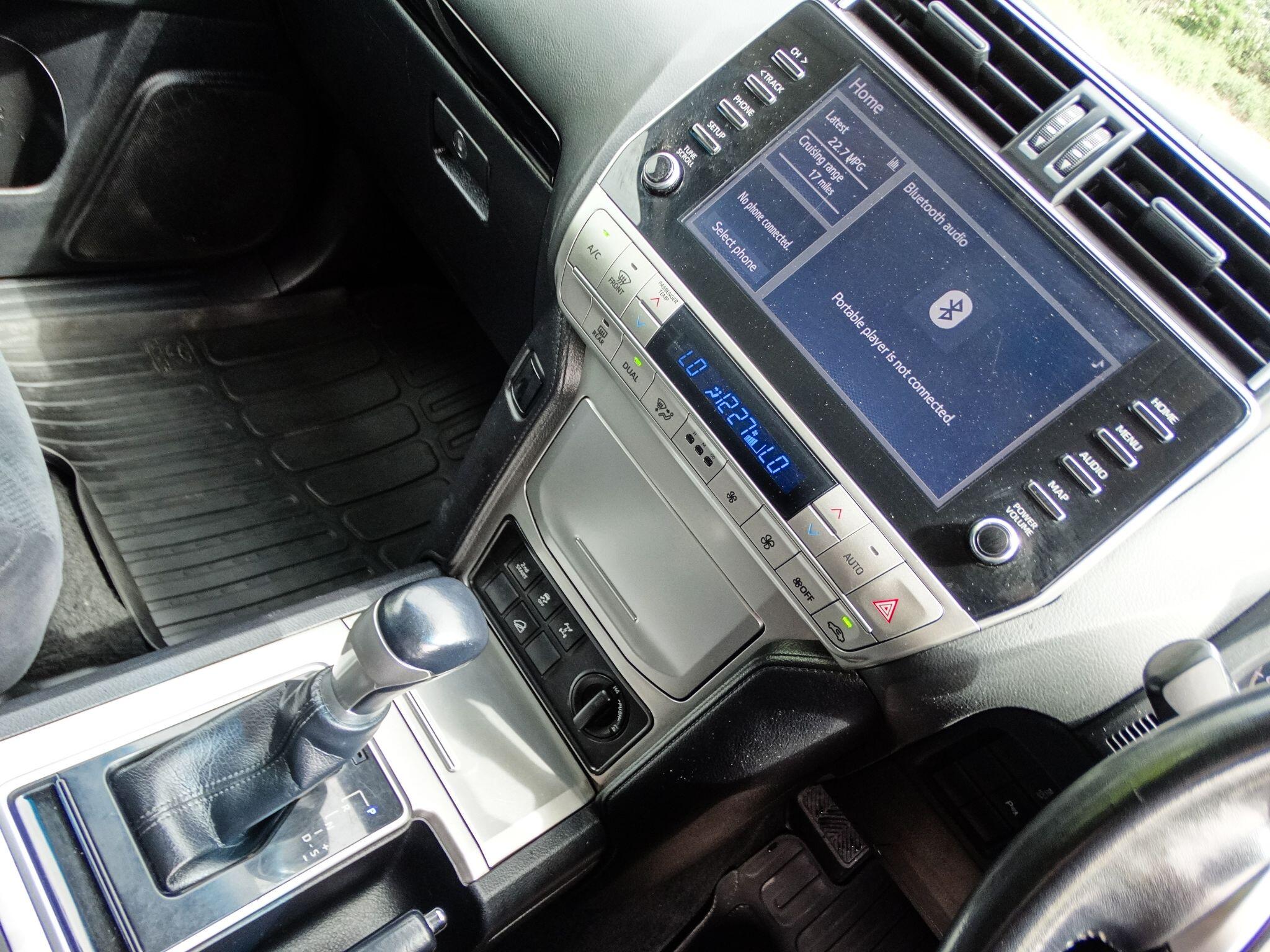 Toyota Land Cruiser 2.8D Active SUV 5dr Diesel Auto 4WD Euro 6 (s/s) (7 Seat) (204 ps) — photo 6