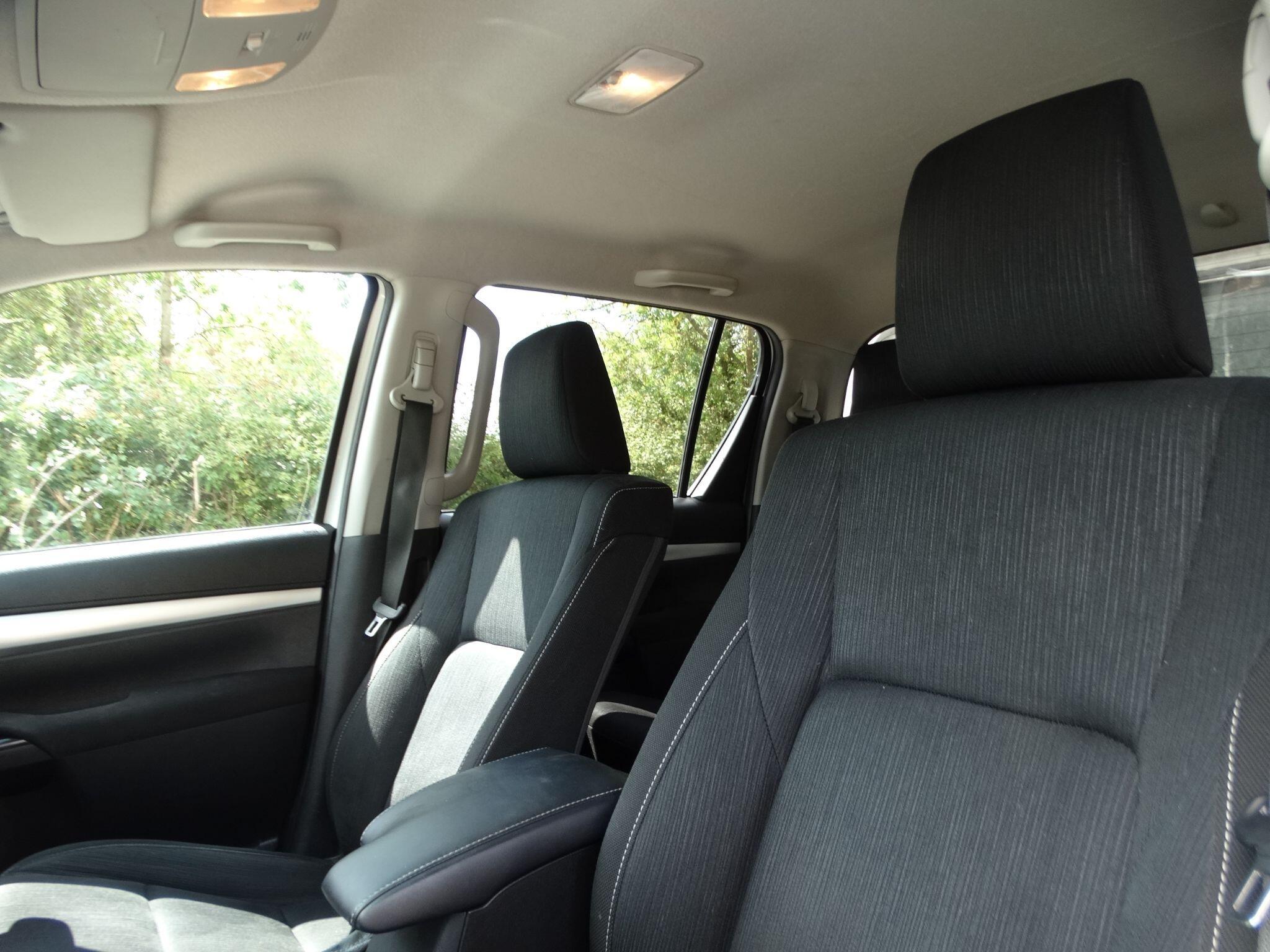 Toyota Hilux 2.4 D-4D Icon Auto 4WD Euro 6 (s/s) 4dr — photo 15
