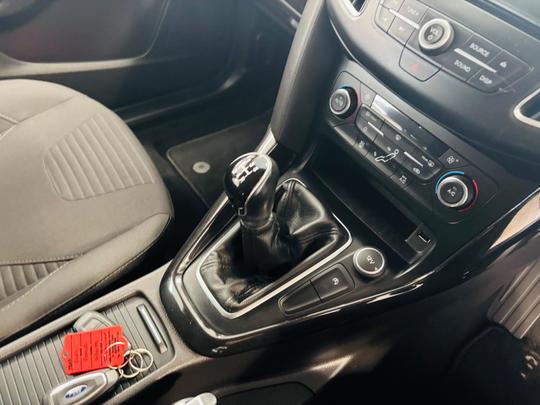 Ford Focus Photo at-ffc1096b279244b49bfa58338d8aa93e.jpg