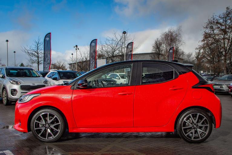 Used Toyota Yaris YY21UPM 18