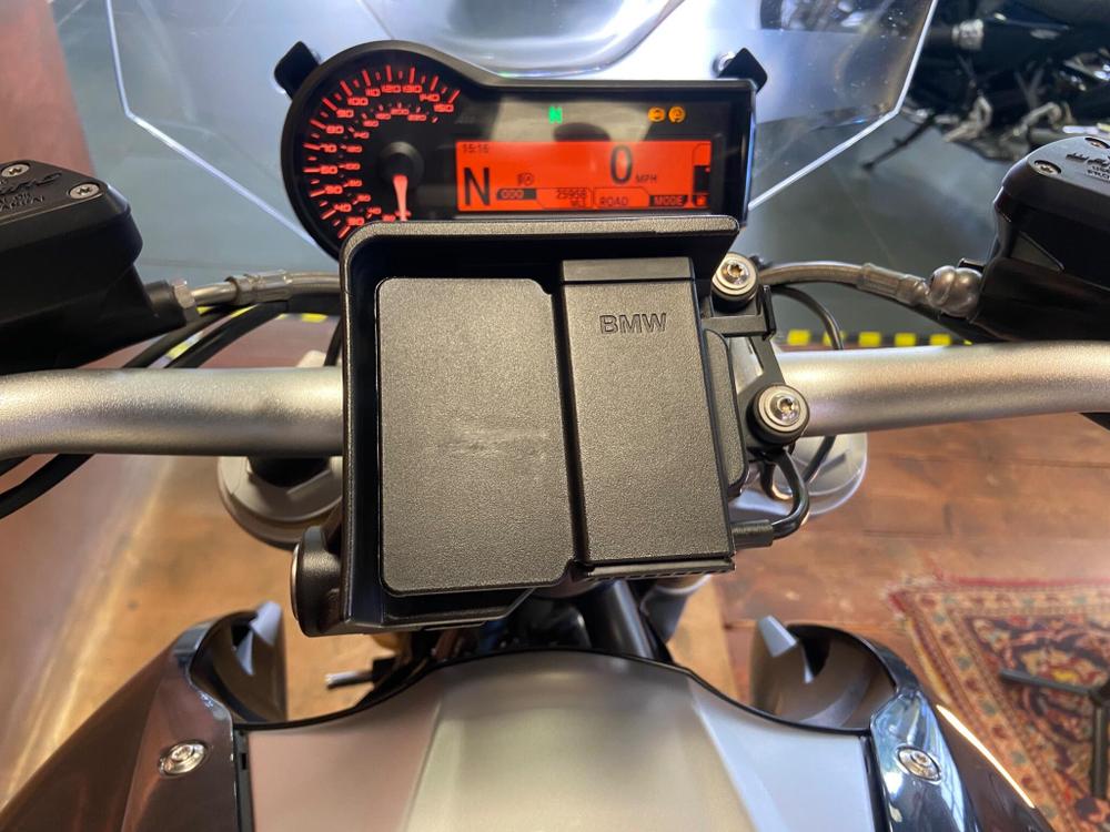 BMW R 1200 R Photo at-ffdbcb9d24784402b31dcbd8857c4bb8.jpg
