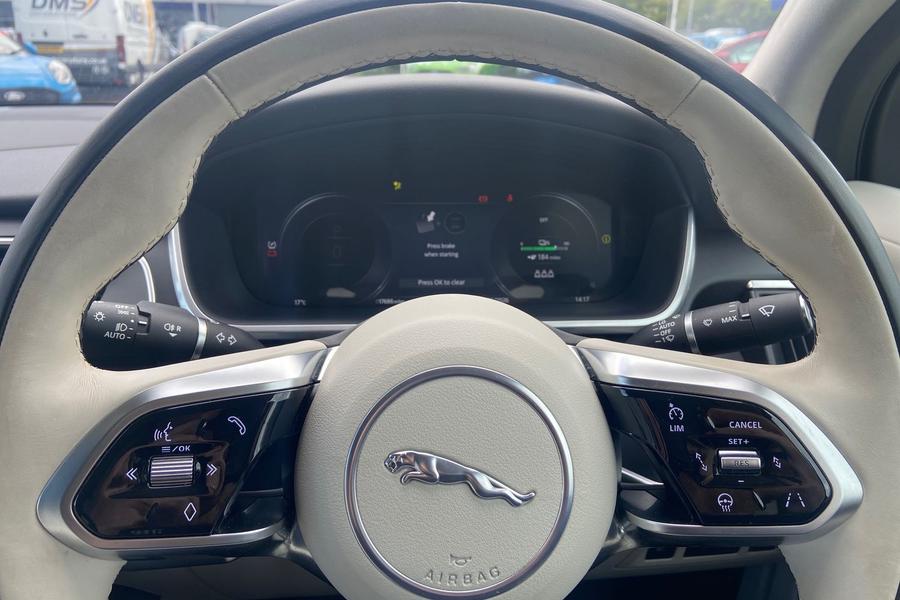 Jaguar I-PACE Photo autoimg-000581463d157017003902a945bdde5ed86cd620.jpg