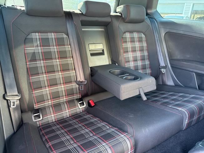 VOLKSWAGEN Golf Photo 23