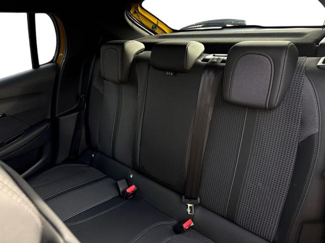 PEUGEOT 208 Photo 9