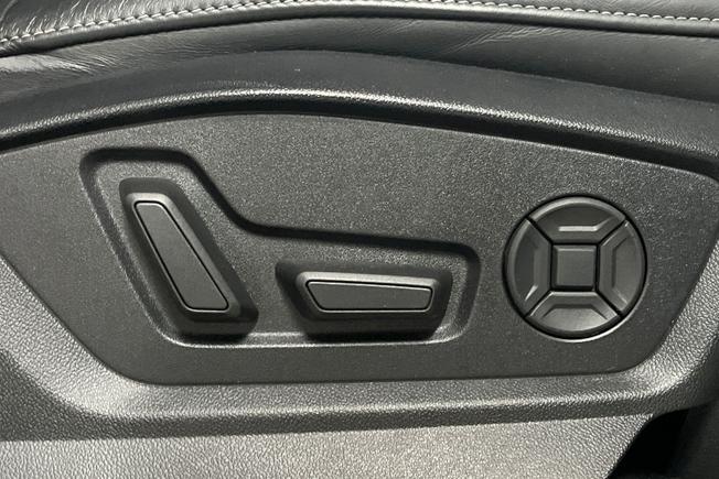 AUDI Q8 Photo 26