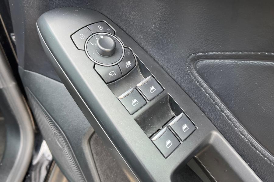 Ford FOCUS Photo autoimg-0013b0d56cbdfdb2ab08343f9f62b1b2d7dcda5c.jpg