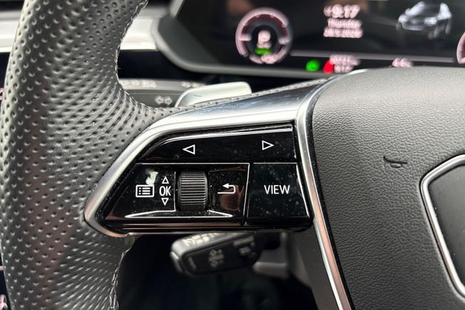 AUDI E-Tron S Photo 16