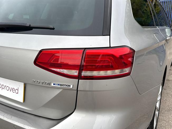 VOLKSWAGEN Passat Photo 18
