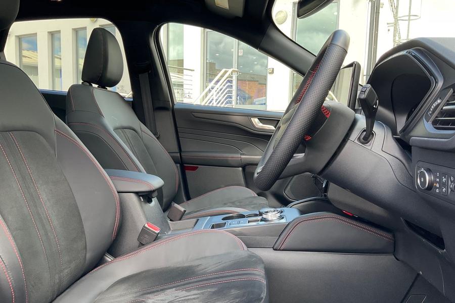 Ford KUGA Photo autoimg-001a0185e483fedbffd298e21ba945939f5f061c.jpg