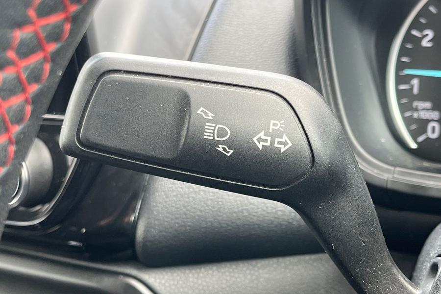 Ford ECOSPORT Photo autoimg-001c198f8b1412a39d2d02e0ec4778e4c9ed4259.jpg