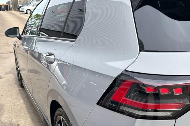 VOLKSWAGEN Golf Photo 24