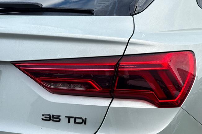 Audi Q3 Photo 19