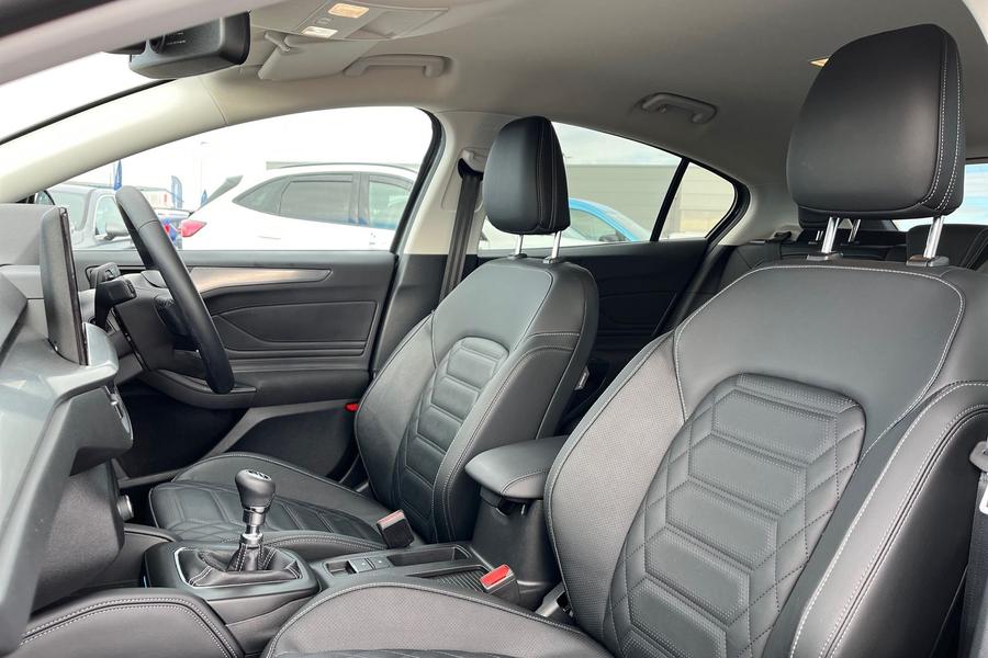Ford Focus Photo autoimg-002e9fcd1fcc42899eab72a5785e4186520b2628.jpg