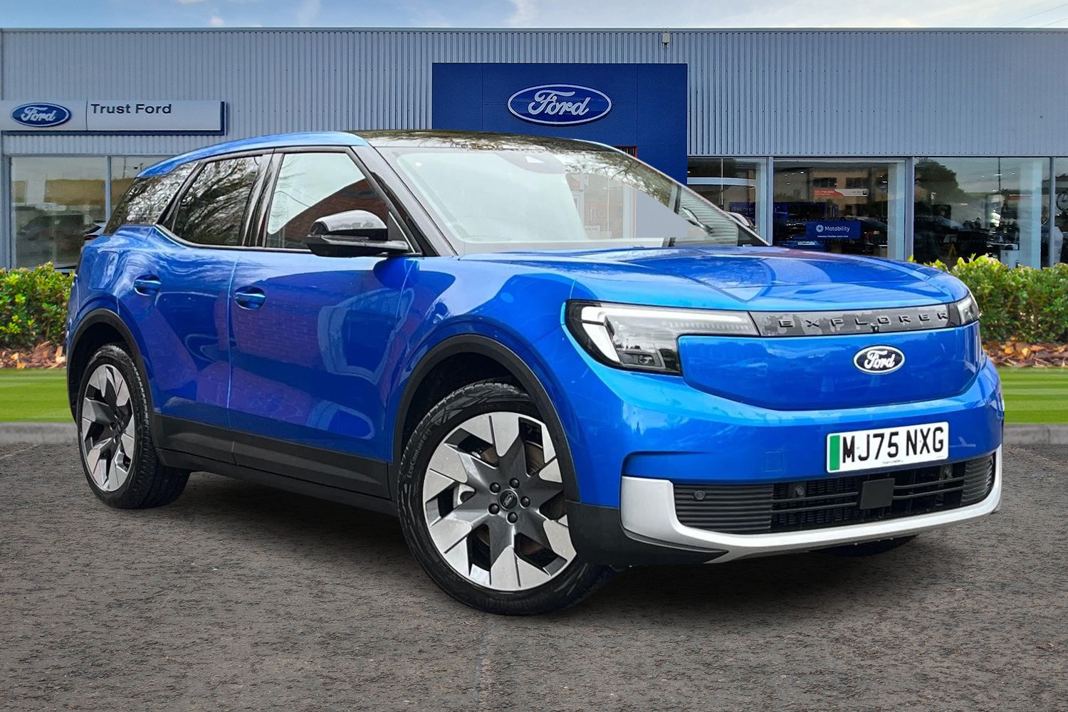 Ford Explorer Photo 0