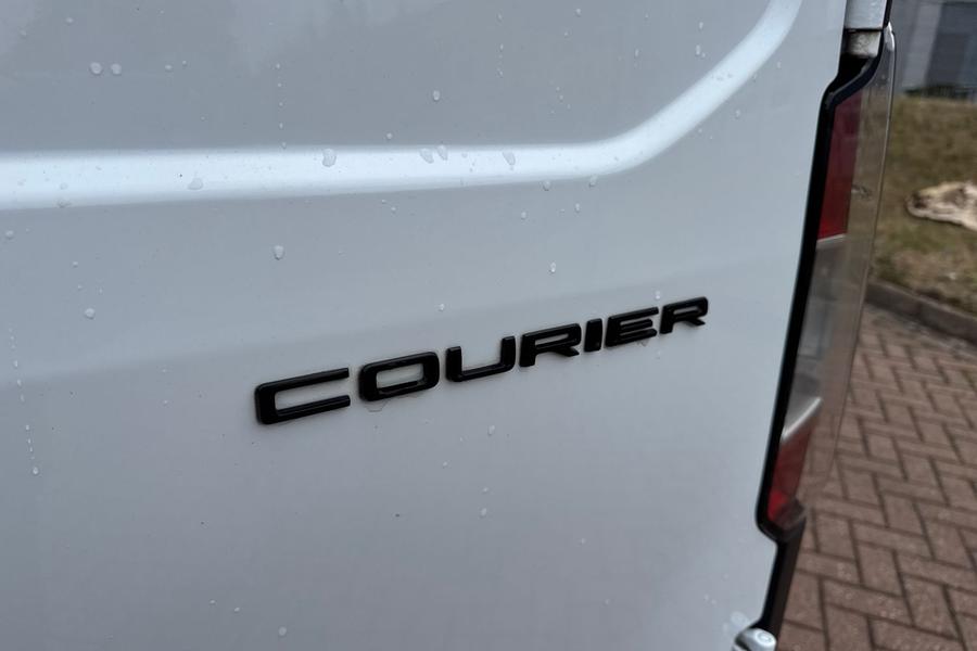 Ford TRANSIT COURIER Photo autoimg-00316f541e158a6727089c32ee992460bd59099a.jpg