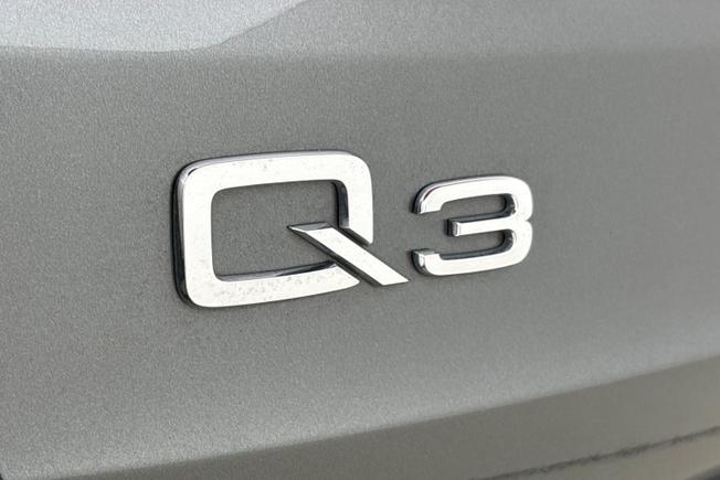 AUDI Q3 Photo 21