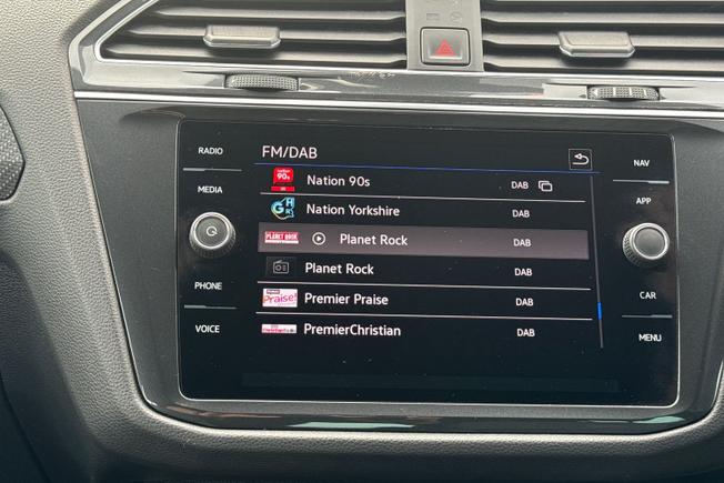 VOLKSWAGEN Tiguan Photo 13
