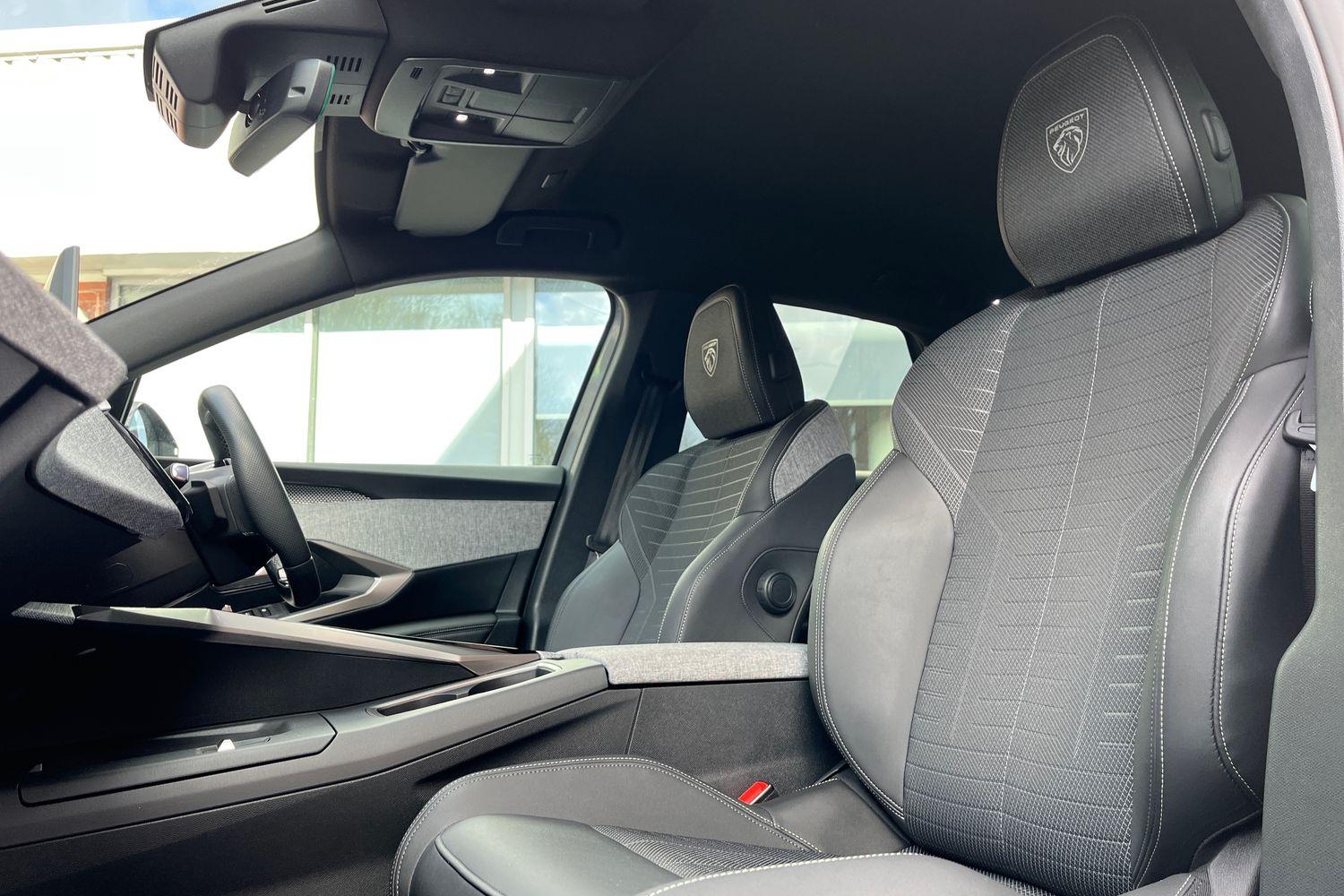 Peugeot E-3008 Photo 18