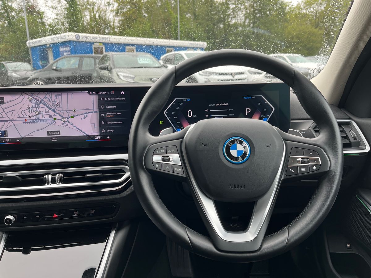 BMW 3 Series Photo 14