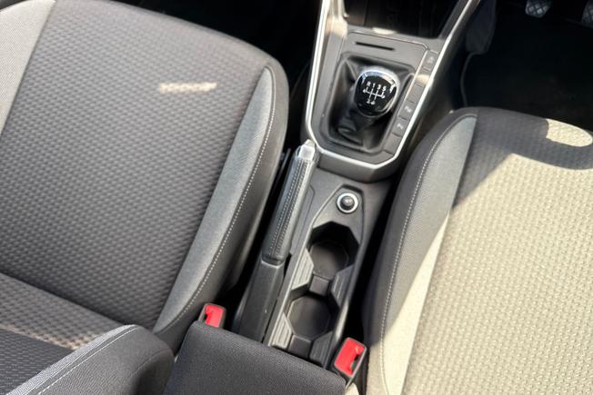VOLKSWAGEN Taigo Photo 23