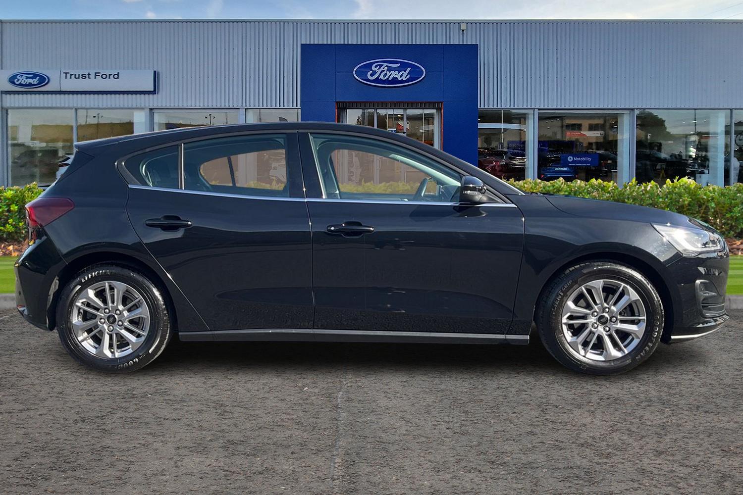 Ford Focus Photo 2