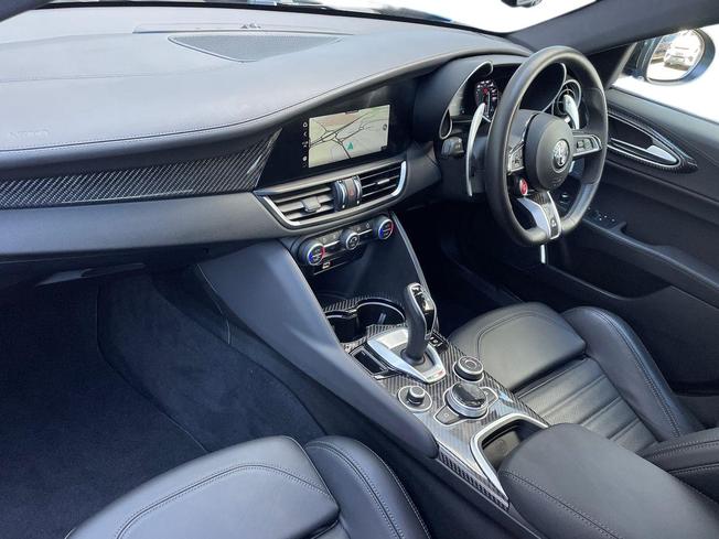 ALFA ROMEO Giulia Photo 2