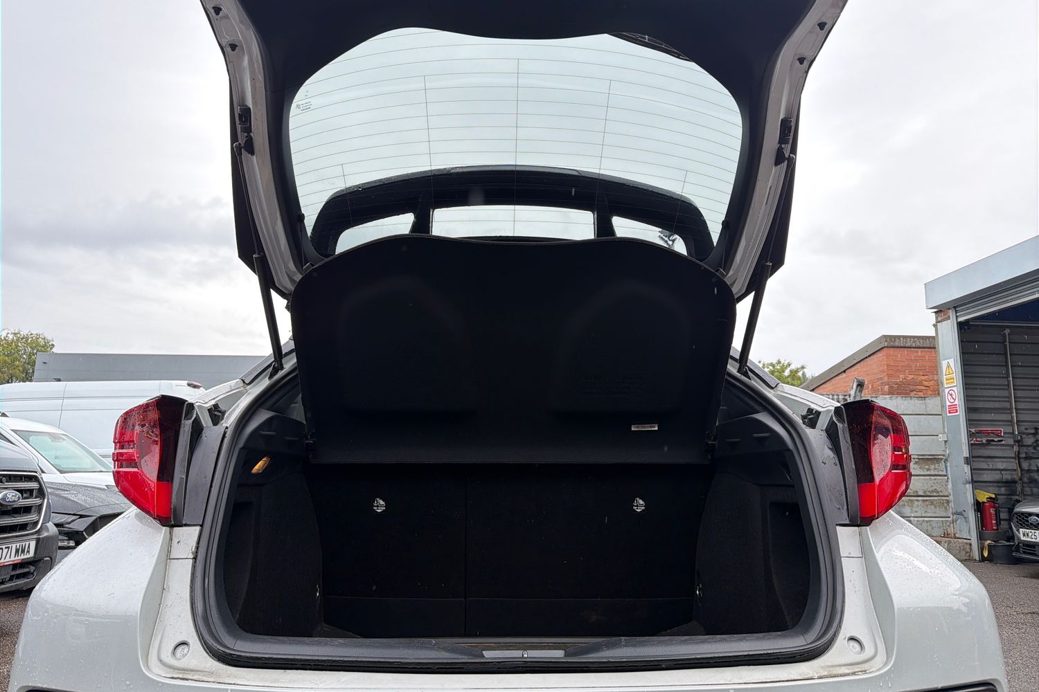 Toyota C-HR Photo 20