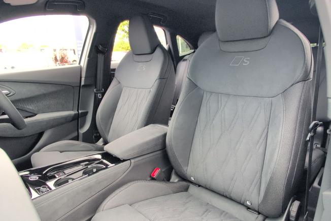 AUDI Q3 Photo 21