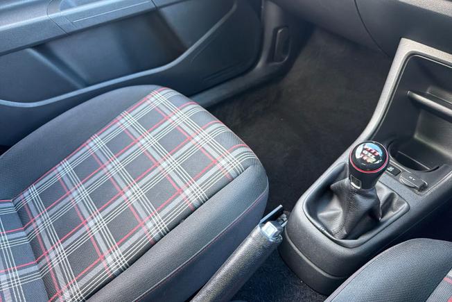 VOLKSWAGEN UP Photo 29