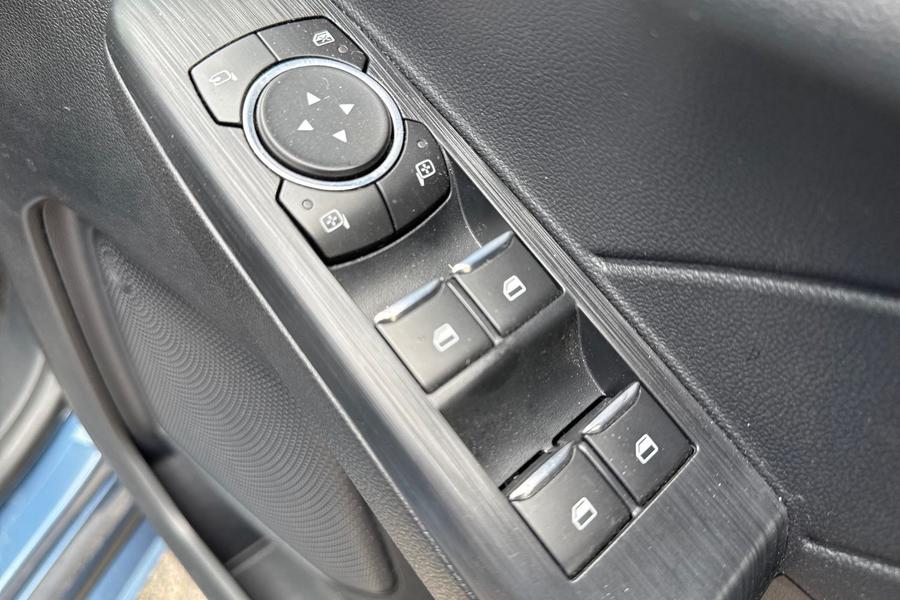 Ford Kuga Photo autoimg-007b4164136c38d0a9e785a354096c4826a16009.jpg