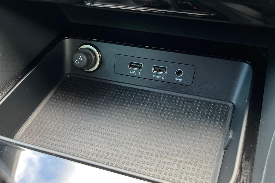 SEAT Ateca Photo autoimg-00847f1d85eeaf89bfa75864ac2f414dd7d6d2c9.jpg