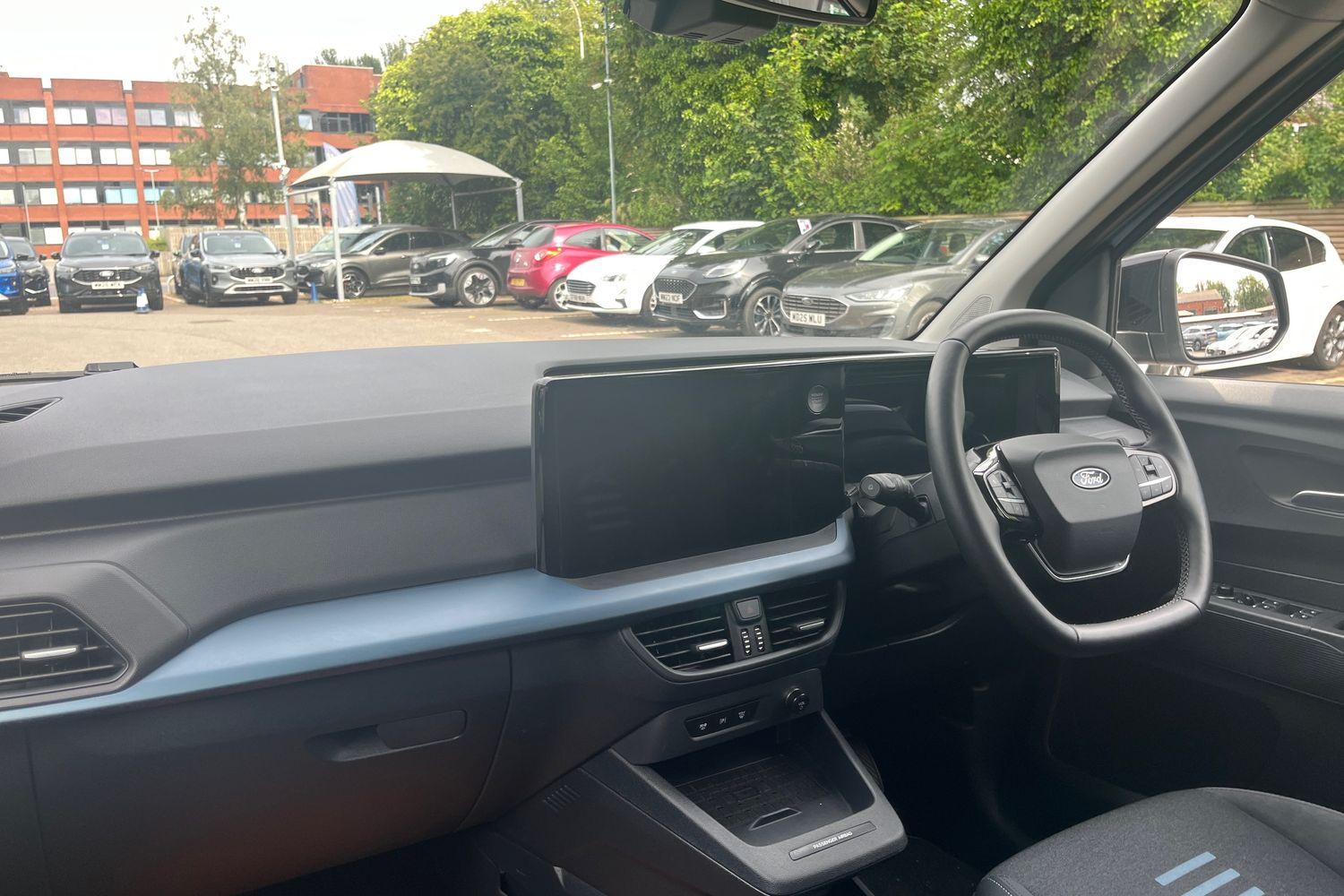 Ford E-TOURNEO COURIER Photo 17