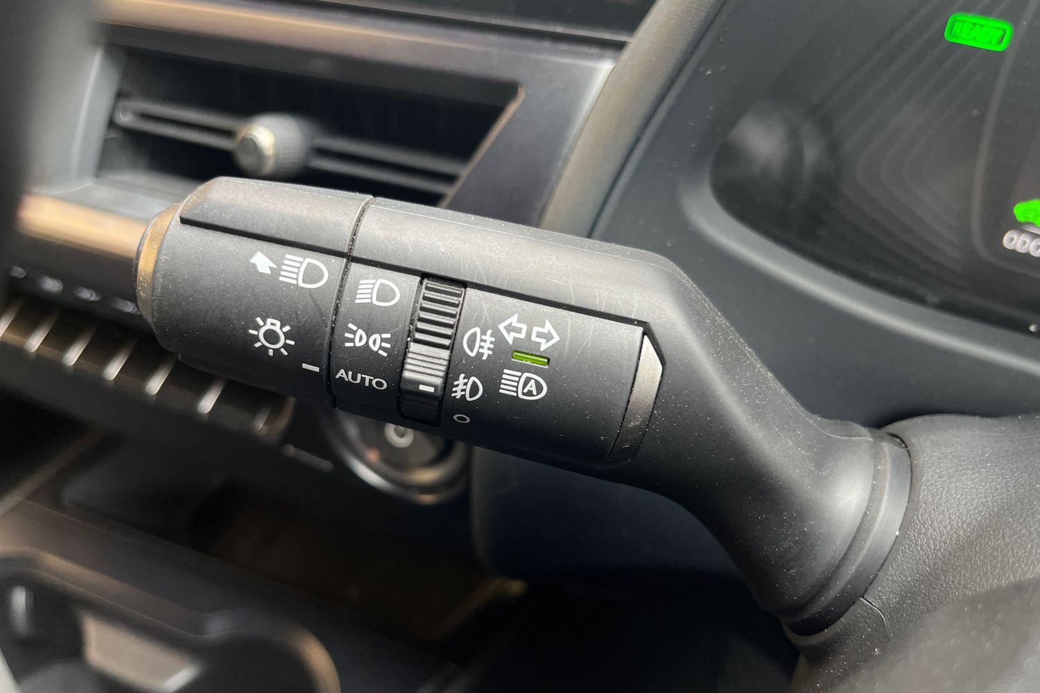 Lexus UX Photo 13