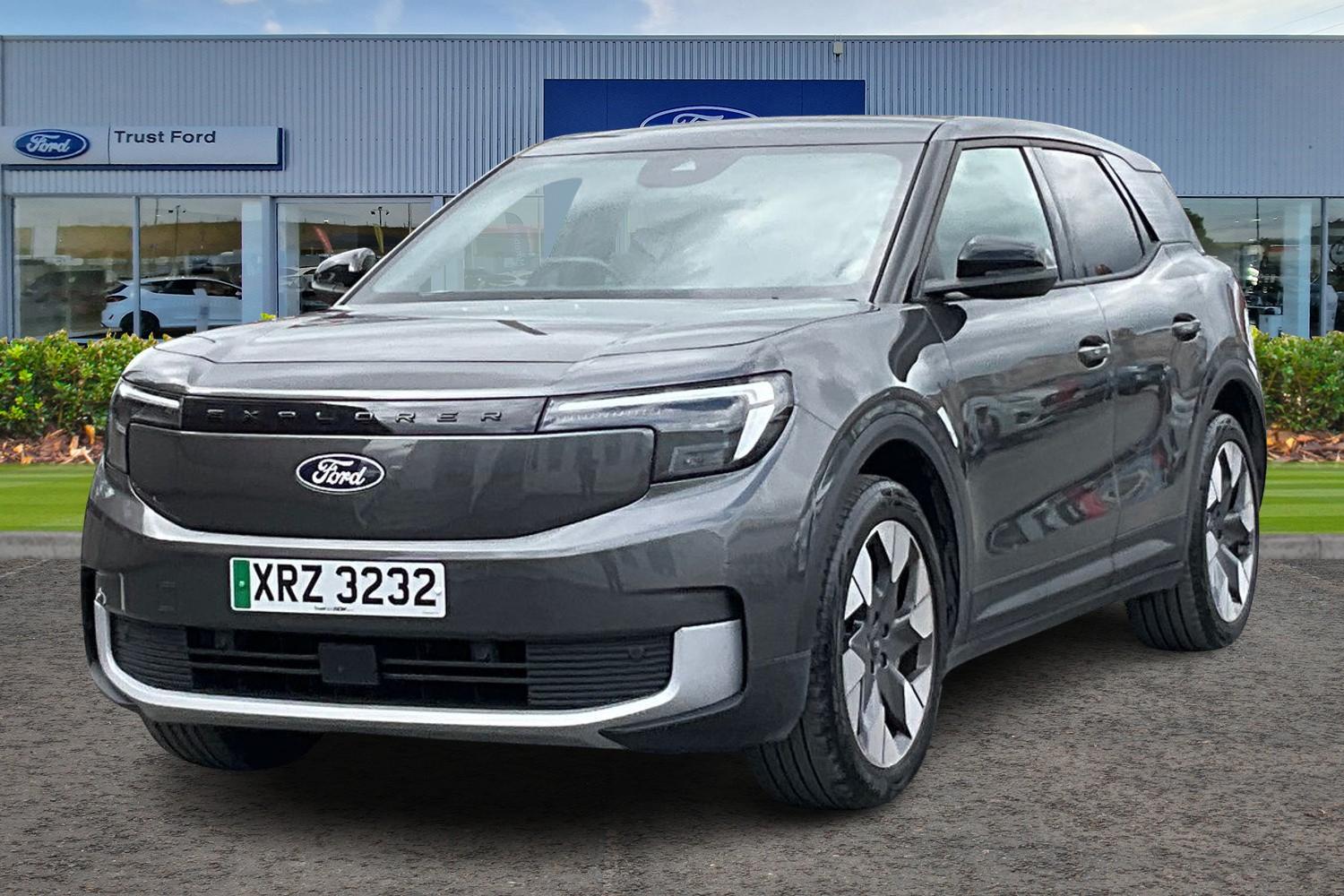 Ford Explorer Photo 4