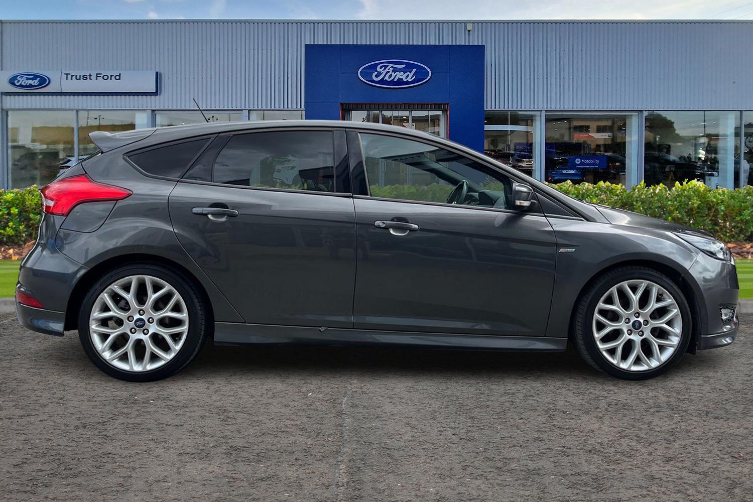 Ford FOCUS Photo 2
